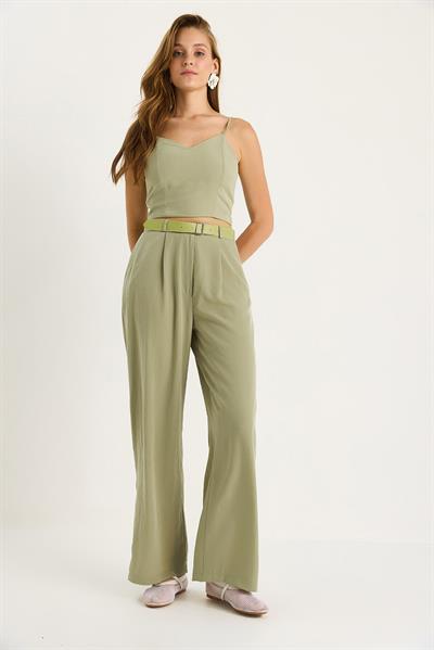 Kadın İnce Askılı Gipe Detaylı Crop Bluz Kemerli Cepli Bol Pantolon Takım 9379 60281104 - Çağla Yeşili