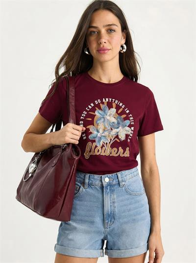 Kadın Kabartma Çiçek Aplikeli Yazı Baskılı Basic T-Shirt 7524 60283951 - Bordo