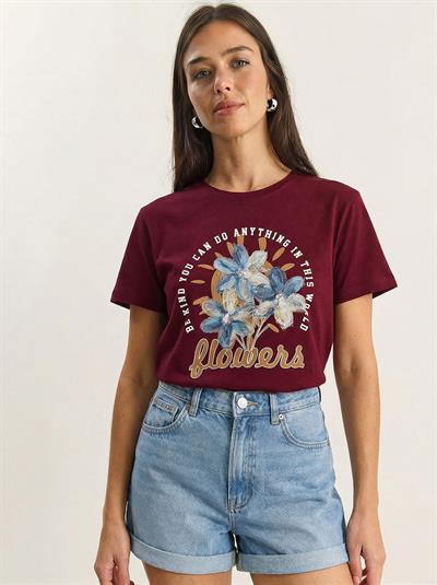Kadın Kabartma Çiçek Aplikeli Yazı Baskılı Basic T-Shirt 7524 60283951 - Bordo