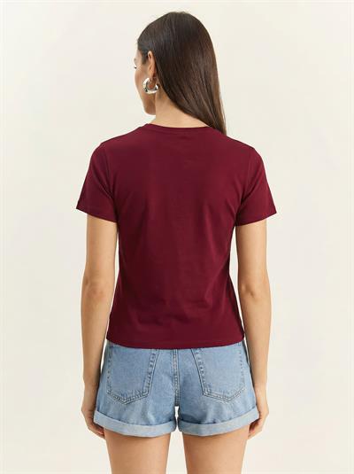 Kadın Kabartma Çiçek Aplikeli Yazı Baskılı Basic T-Shirt 7524 60283951 - Bordo