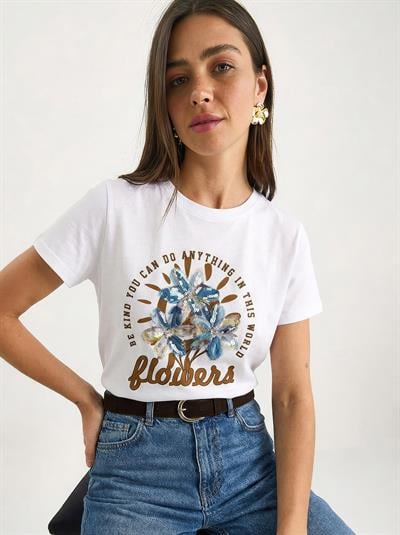 Kadın Kabartma Çiçek Aplikeli Yazı Baskılı Basic T-Shirt 7524 60283951 - Beyaz