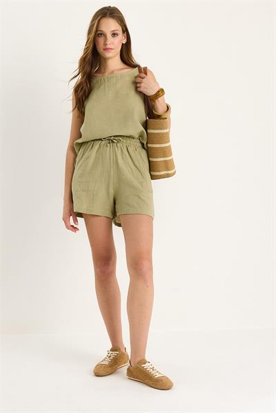 Kadın Kalın Askılı Bluz Beli Lastikli Cep Dataylı Şort Kendinden Çiçek Nakışlı Müslin Takım 60282018 - Haki