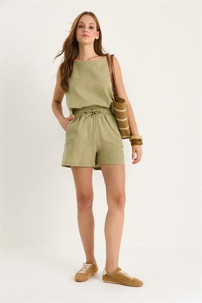 Kadın Kalın Askılı Bluz Beli Lastikli Cep Dataylı Şort Kendinden Çiçek Nakışlı Müslin Takım 60282018 - Haki