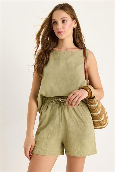 Kadın Kalın Askılı Bluz Beli Lastikli Cep Dataylı Şort Kendinden Çiçek Nakışlı Müslin Takım 60282018 - Haki