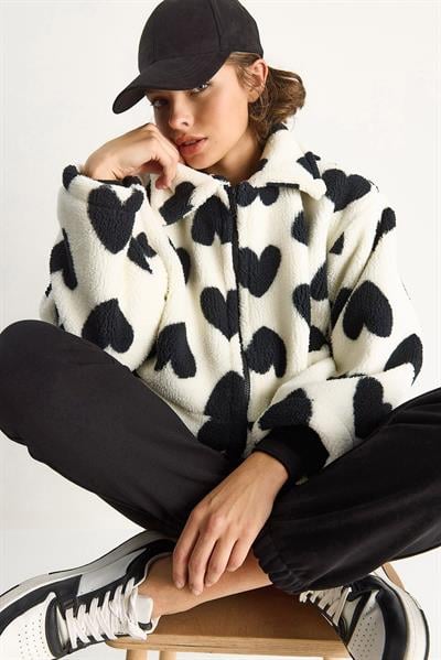 Kadın Kalpli Dik Yaka Cep Detaylı Astarlı Oversize Peluş Mont 25346 60283526 - Ekru-Siyah