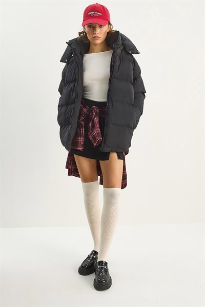 Kadın Kapüşonlu Cep Detaylı Astarlı Oversize Krinkıl Şişme Mont 60283684 - Siyah