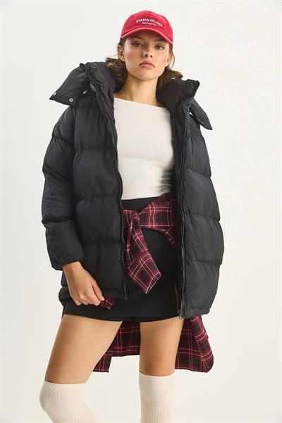 Kadın Kapüşonlu Cep Detaylı Astarlı Oversize Krinkıl Şişme Mont 60283684 - Siyah