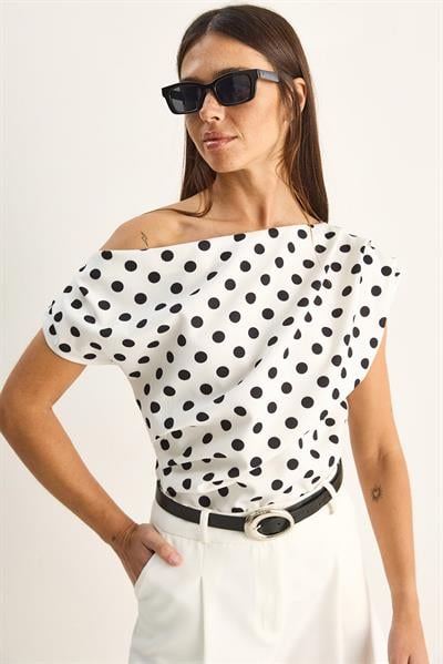 Kadın Kayık Yaka Drapeli Puantiyeli Double Bluz 71779 60286186 - Ekru-Siyah