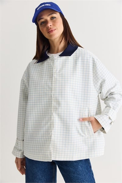 Kadın Kontrast Yaka Ekose Desenli Astarlı Oversize Trençkot M-1 60286563 - Beyaz-Lacivert DIŞ GİYİM modelleri