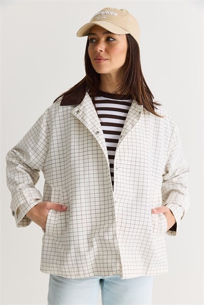 Kadın Kontrast Yaka Ekose Desenli Astarlı Oversize Trençkot M-1 60286563 - Beyaz-Kahve DIŞ GİYİM modelleri