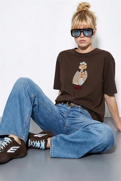 Kadın Köpek Nakışlı Taş İşlemeli Relaxed Fit %100 Pamuk T-Shirt 1077 60286067 - Acı Kahve