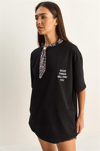 Kadın Leopar Desenli Fular Detaylı Nakışlı Pamuklu Oversize T-Shirt 5298 60283979 - Siyah