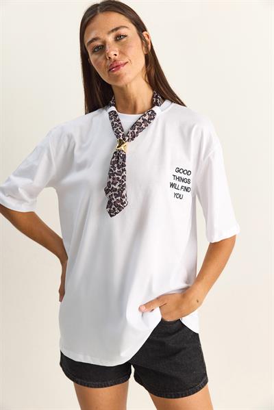 Kadın Leopar Desenli Fular Detaylı Nakışlı Pamuklu Oversize T-Shirt 5298 60283979 - Beyaz