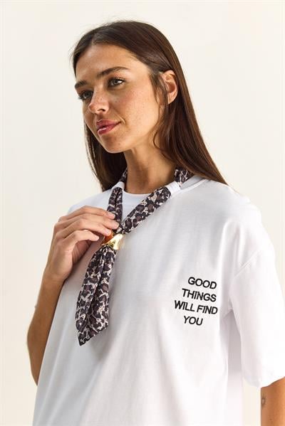 Kadın Leopar Desenli Fular Detaylı Nakışlı Pamuklu Oversize T-Shirt 5298 60283979 - Beyaz