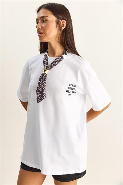 Kadın Leopar Desenli Fular Detaylı Nakışlı Pamuklu Oversize T-Shirt 5298 60283979 - Beyaz