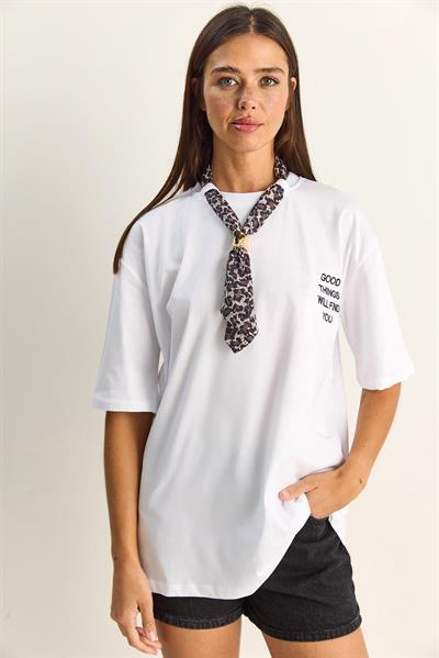 Kadın Leopar Desenli Fular Detaylı Nakışlı Pamuklu Oversize T-Shirt 5298 60283979 - Beyaz