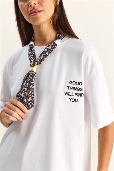 Kadın Leopar Desenli Fular Detaylı Nakışlı Pamuklu Oversize T-Shirt 5298 60283979 - Beyaz