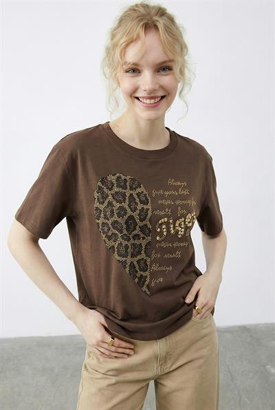 Kadın Leopar Kalp Taş İşlemeli Bisiklet Yaka Regular Fit T-Shirt 2210 60283976 - Kahverengi