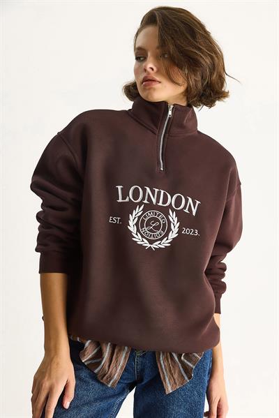 Kadın London İşlemeli Dik Yaka Fermuar Detaylı Şardonlu Oversize Sweatshirt 10003 60283529 - Kahverengi