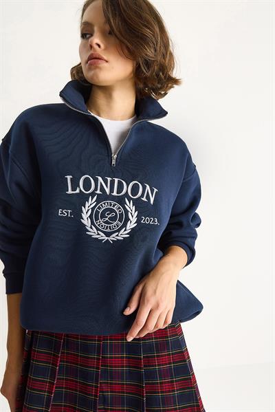 Kadın London İşlemeli Dik Yaka Fermuar Detaylı Şardonlu Oversize Sweatshirt 10003 60283529 - Lacivert