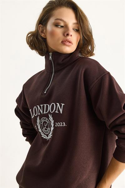 Kadın London İşlemeli Dik Yaka Fermuar Detaylı Şardonlu Oversize Sweatshirt 10003 60283529 - Kahverengi