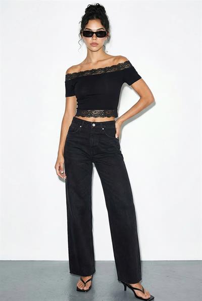 Kadın Madonna Yaka Dantel Detaylı Soft Touch Crop Bluz 0992 60286052 - Siyah