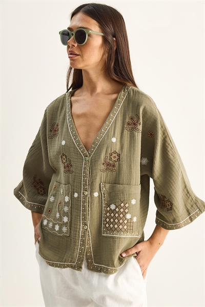 Kadın Nakış İşlemeli Cep Detaylı V Yaka Müslin Gömlek 2231 60286188 - Haki