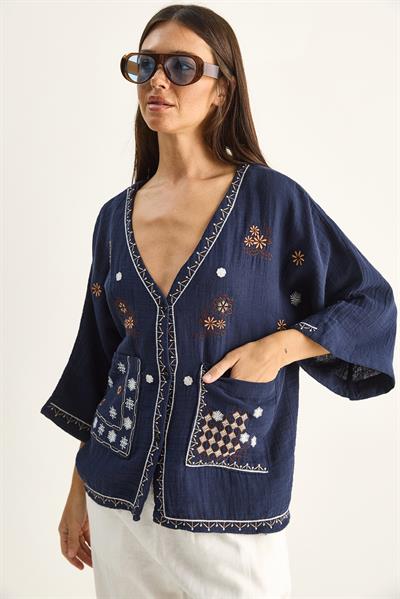 Kadın Nakış İşlemeli Cep Detaylı V Yaka Müslin Gömlek 2231 60286188 - Lacivert