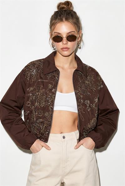 Kadın Nakış ve Pul İşleme Detaylı Astarlı Fermuarlı Crop Bomber Ceket 38194 60286212 - Acı Kahve