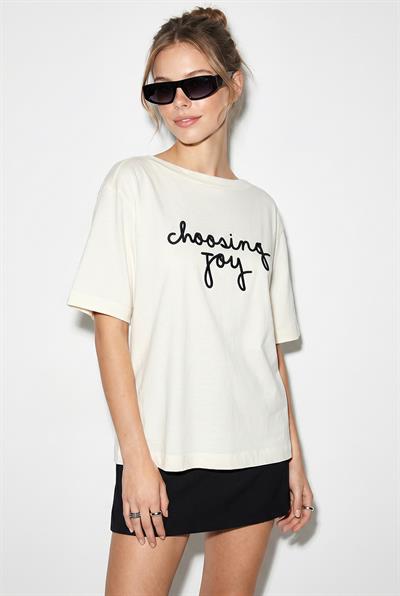 Kadın Nakışlı Yazı İşlemeli Kayık Yaka T-Shirt 60382604 - Krem