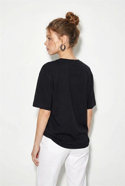 Kadın Nakışlı Yazı İşlemeli Kayık Yaka T-Shirt 60382604 - Siyah