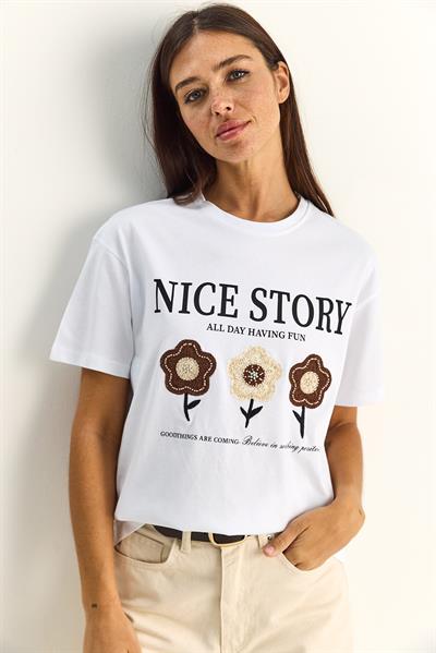 Kadın Nice Story Yazı ve Nakış Detaylı Relaxed Fit T-Shirt 7635 60286116 - Beyaz