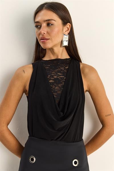 Kadın Ön ve Arka Dantel Detaylı Degaje Yaka Bluz 2311 60286130 - Siyah