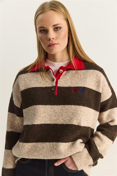Kadın Oversize Çizgili Polo Yaka Kalp Desen Nakış İşlemeli Triko Kazak 2632 60283920 - Krem-Kahverengi