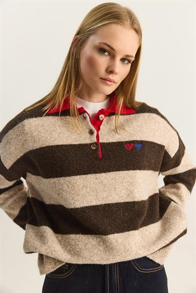 Kadın Oversize Çizgili Polo Yaka Kalp Desen Nakış İşlemeli Triko Kazak 2632 60283920 - Krem-Kahverengi