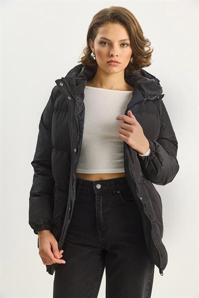 Kadın Regular Fit Kapüşonlu Fermuarlı Astarlı Cepli Şişme Mont 1400 60283685 - Siyah