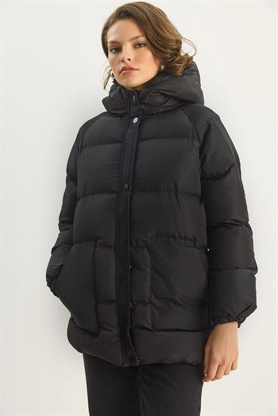 Kadın Regular Fit Kapüşonlu Fermuarlı Astarlı Cepli Şişme Mont 1400 60283685 - Siyah