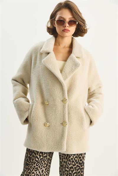 Kadın Şık Düğme Detaylı Cepli Astarlı Oversize Peluş Mont 0306 60283614 - Bej
