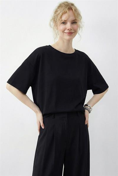 Kadın Sırtı V Dantel Detaylı Scuba Oversize T-Shirt 1050 60283974 - Siyah