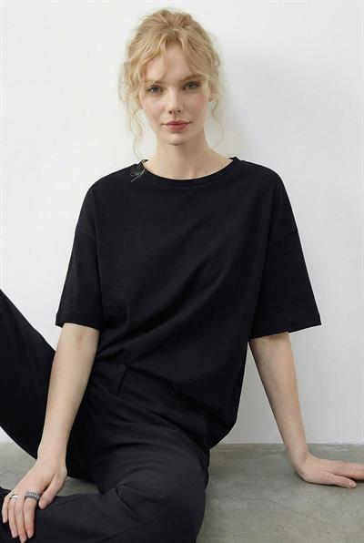Kadın Sırtı V Dantel Detaylı Scuba Oversize T-Shirt 1050 60283974 - Siyah