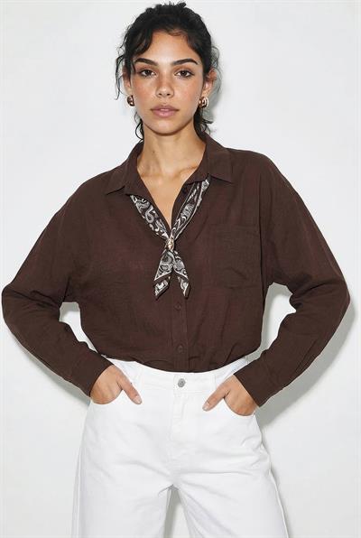 Kadın Tek Cep Detaylı Fular Aksesuarlı Salaş Krinkıl Gömlek 586 60286049 - Kahverengi