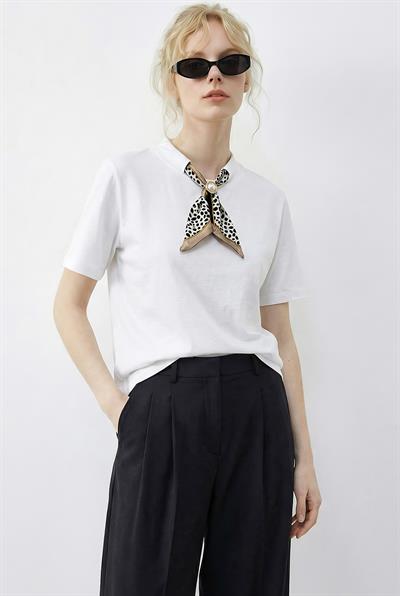 Kadın Tokalı Fular Detaylı Basic T-Shirt 7601 60283978 - Beyaz