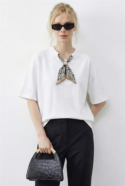 Kadın Tokalı Fular Detaylı Basic T-Shirt 7601 60283978 - Beyaz