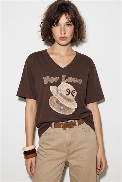 Kadın V Yaka For Love Nakış ve Boncuk İşlemeli Oversize T-Shirt 2240 60286329 - Acı Kahve