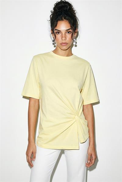 Kadın Vatkalı Omuz Detaylı Düğüm Detaylı Kısa Kollu T-Shirt 1067 60286068 - Tereyağ
