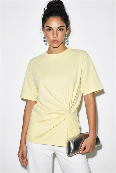 Kadın Vatkalı Omuz Detaylı Düğüm Detaylı Kısa Kollu T-Shirt 1067 60286068 - Tereyağ