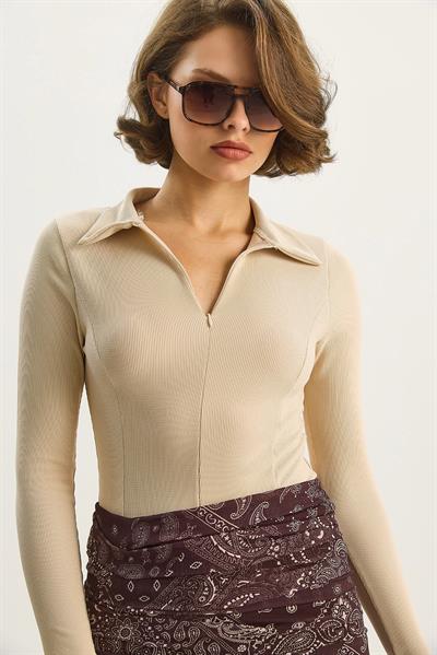 Kadın Vücudu Saran Yarım Fermuarlı Fitilli Likralı Polo Yaka Basic Bluz 8073 60283602 - Bej