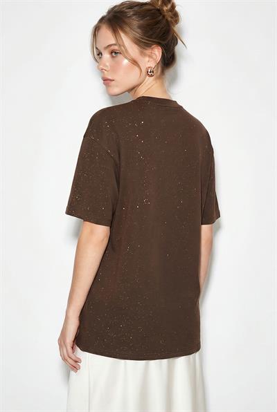 Kadın Yaldız Baskılı Zincir ve Fular Detaylı Oversize T-Shirt 2214 60286293 - Acı Kahve