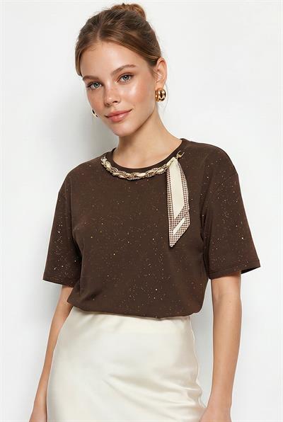 Kadın Yaldız Baskılı Zincir ve Fular Detaylı Oversize T-Shirt 2214 60286293 - Acı Kahve