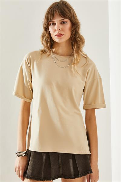 Kadın Yandan Yırtmaçlı Kol Katlama Detaylı Bisiklet Yaka Kısa Kollu Basic T-Shirt 60251203 - Bej